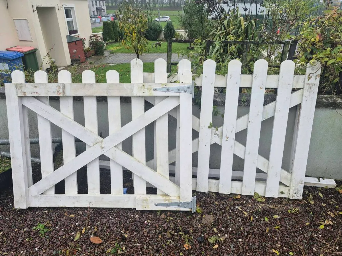Gates - Image 1