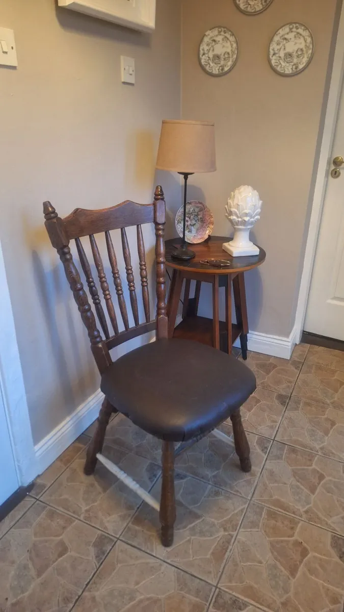 Table and 6 solid chairs - Image 1