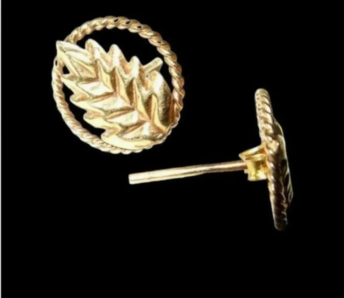 Vintage Hallmarked 18ct Gold Leaf Stud Earrings - Image 3