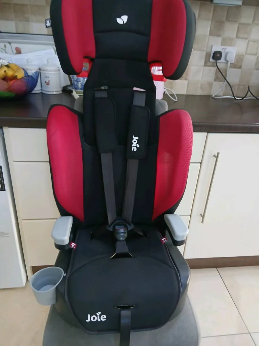 JOIE CHILDS BOOSTER SEAT LIKE NEW - Image 3