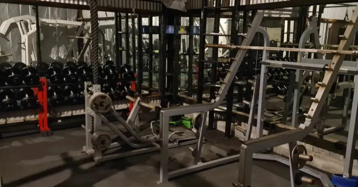 Gym or Studio Mirrors – (200cm x 159cm) x4

€500