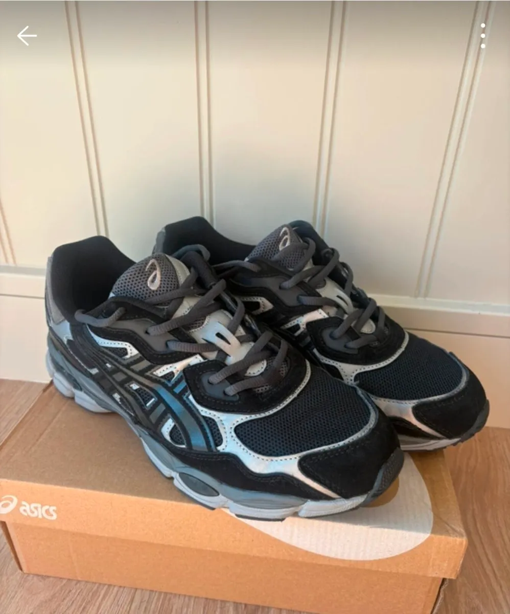 Asics Runners Nyc Uk12 - Image 1
