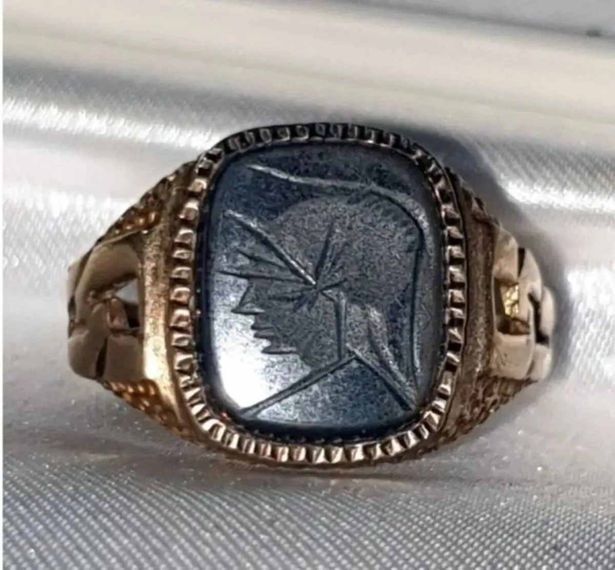 Vintage 9ct Gold Men’s Signet Ring - Image 1