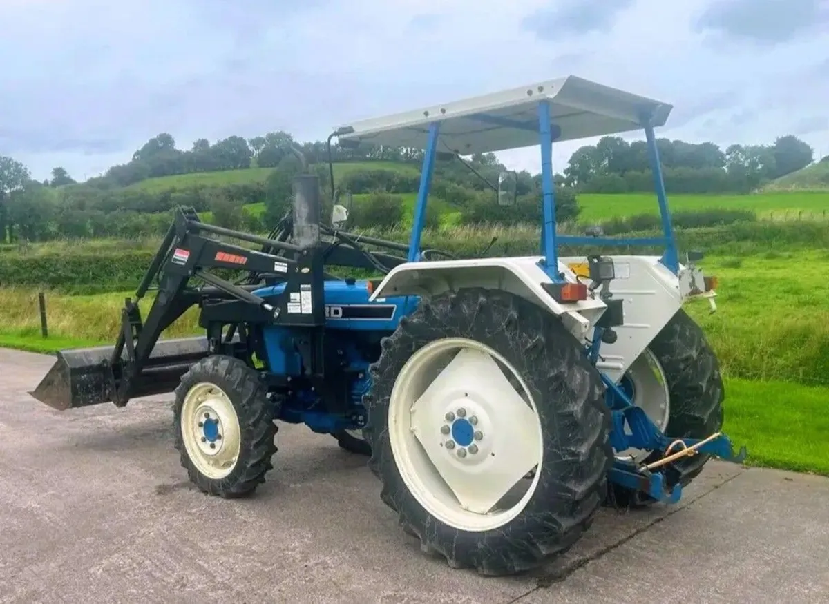 FORD NEW HOLLAND 4130 4WD 🔵 - Image 2