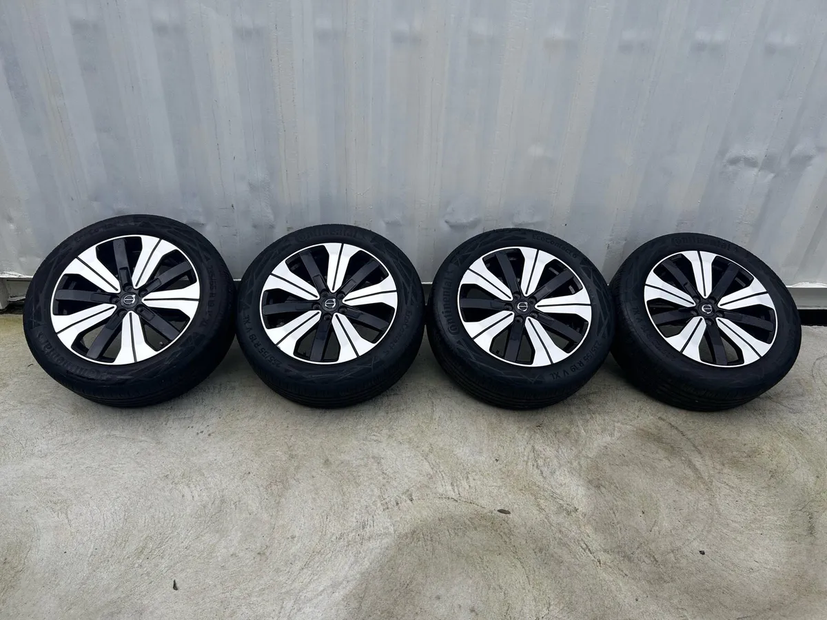Genuine Volvo R-Design 19” Alloy Wheels - Image 2