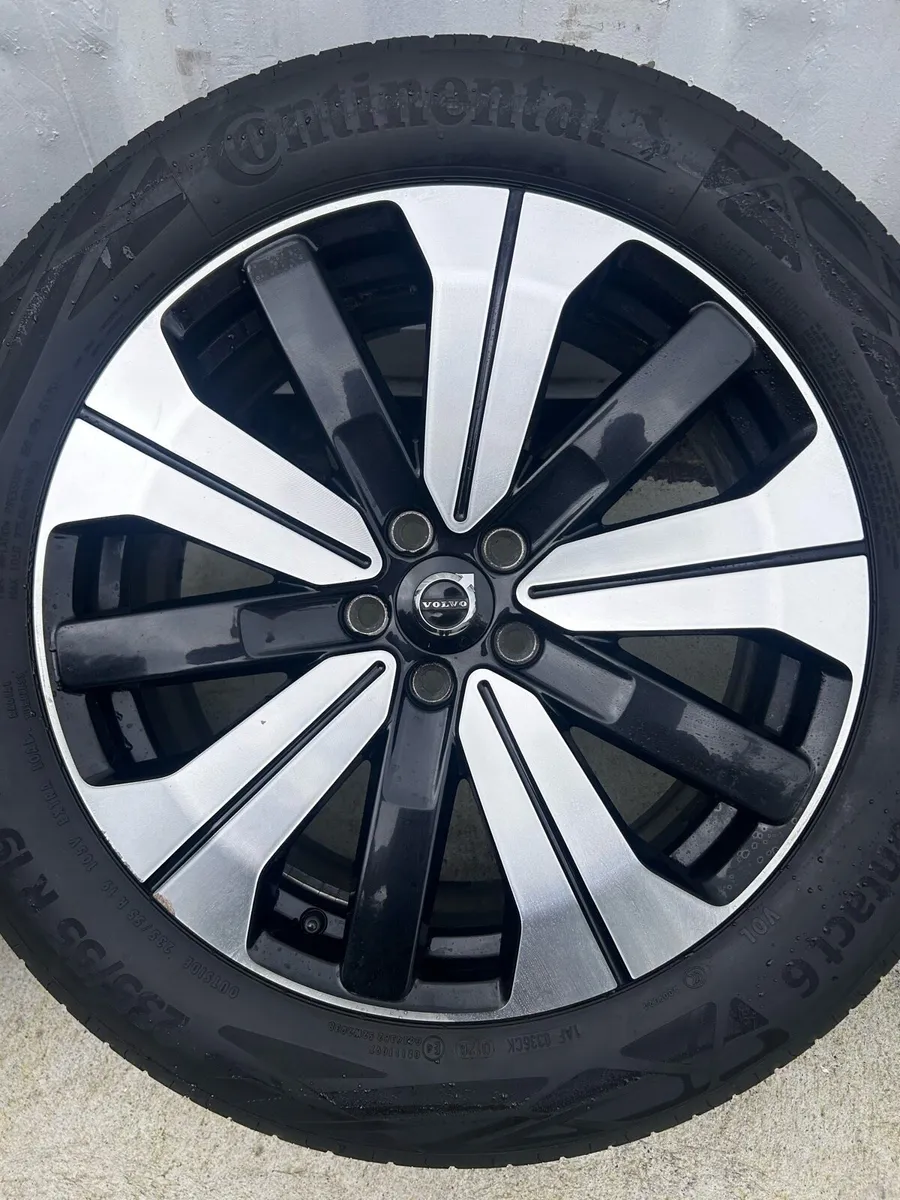 Genuine Volvo R-Design 19” Alloy Wheels - Image 4