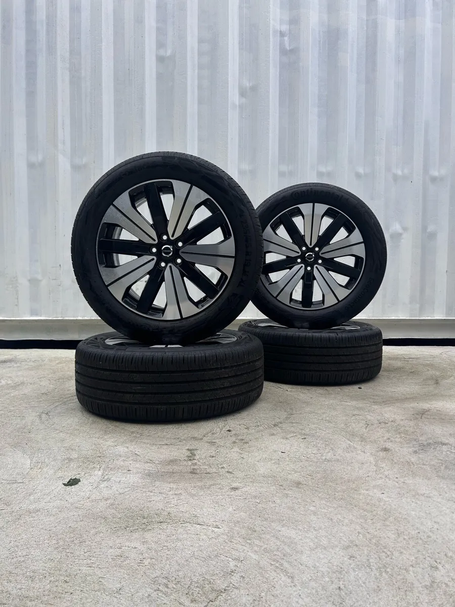 Genuine Volvo R-Design 19” Alloy Wheels - Image 1