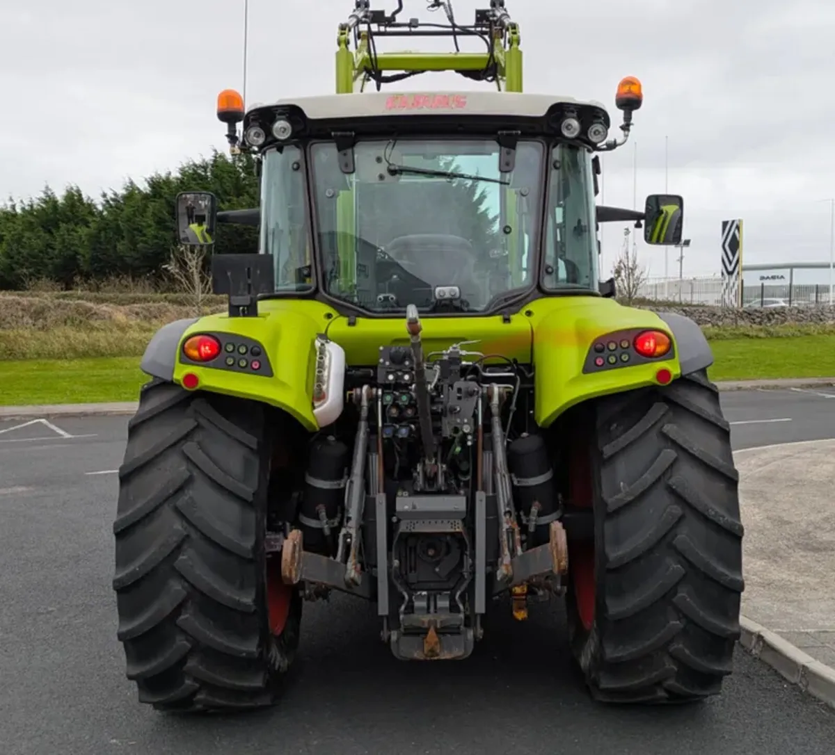 Arion 420 CIS with loader - Image 4