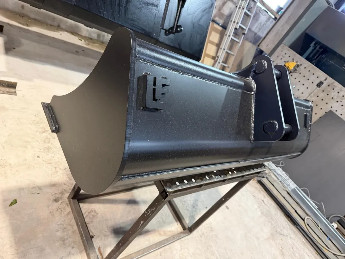 LF Sheugh / Grading / Ditching Bucket.  6ton 5FT - Image 1