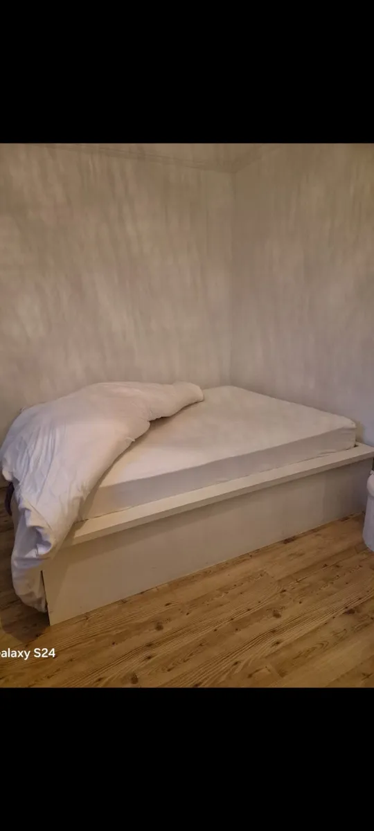 Bed platform - Image 1