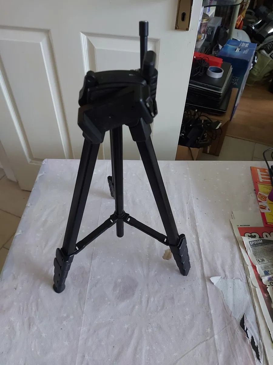 Camera Tripod with multiple extensions - Image 2
