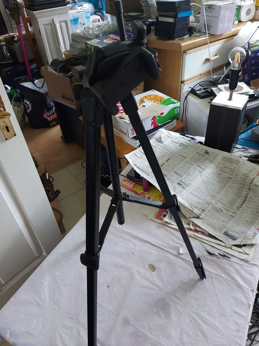 Camera Tripod with multiple extensions - Image 4