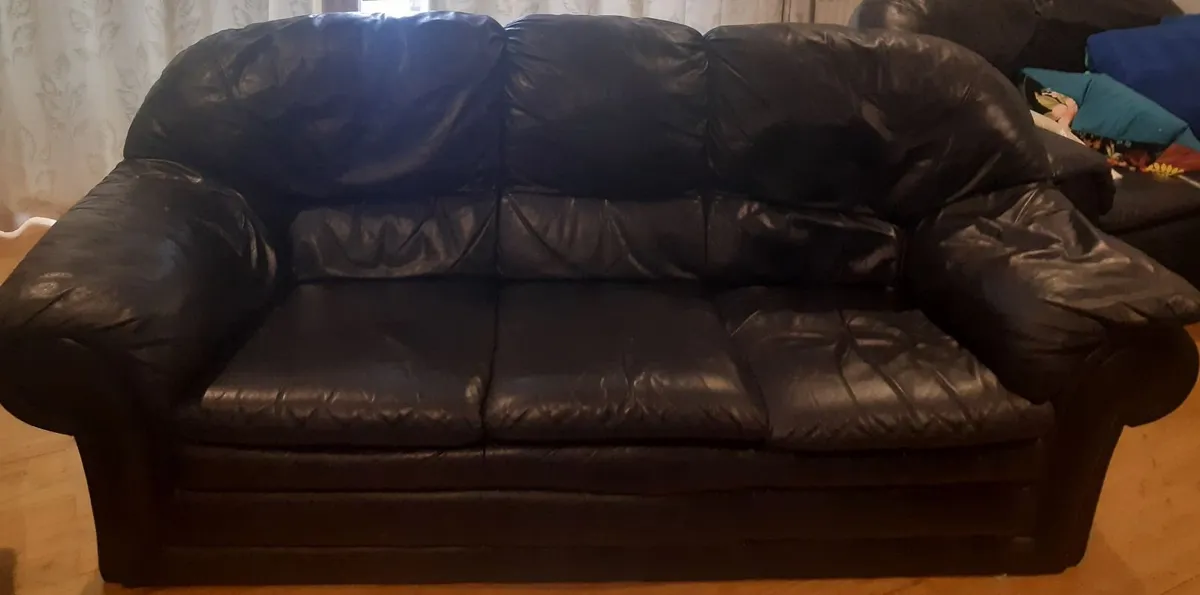Black Leather Suite Of Furniture - Image 1