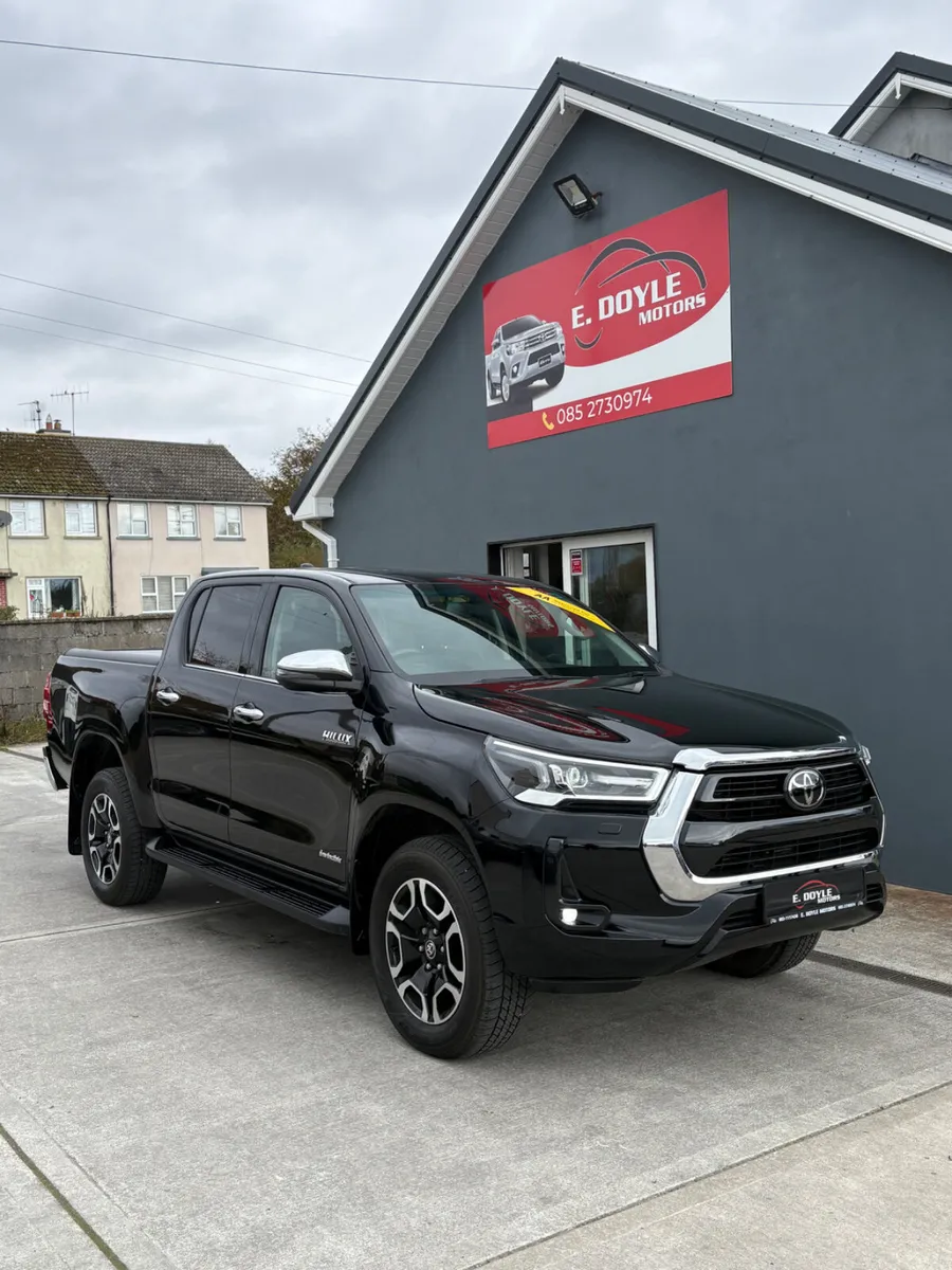 2024 Toyota Hilux Invincible - Image 4
