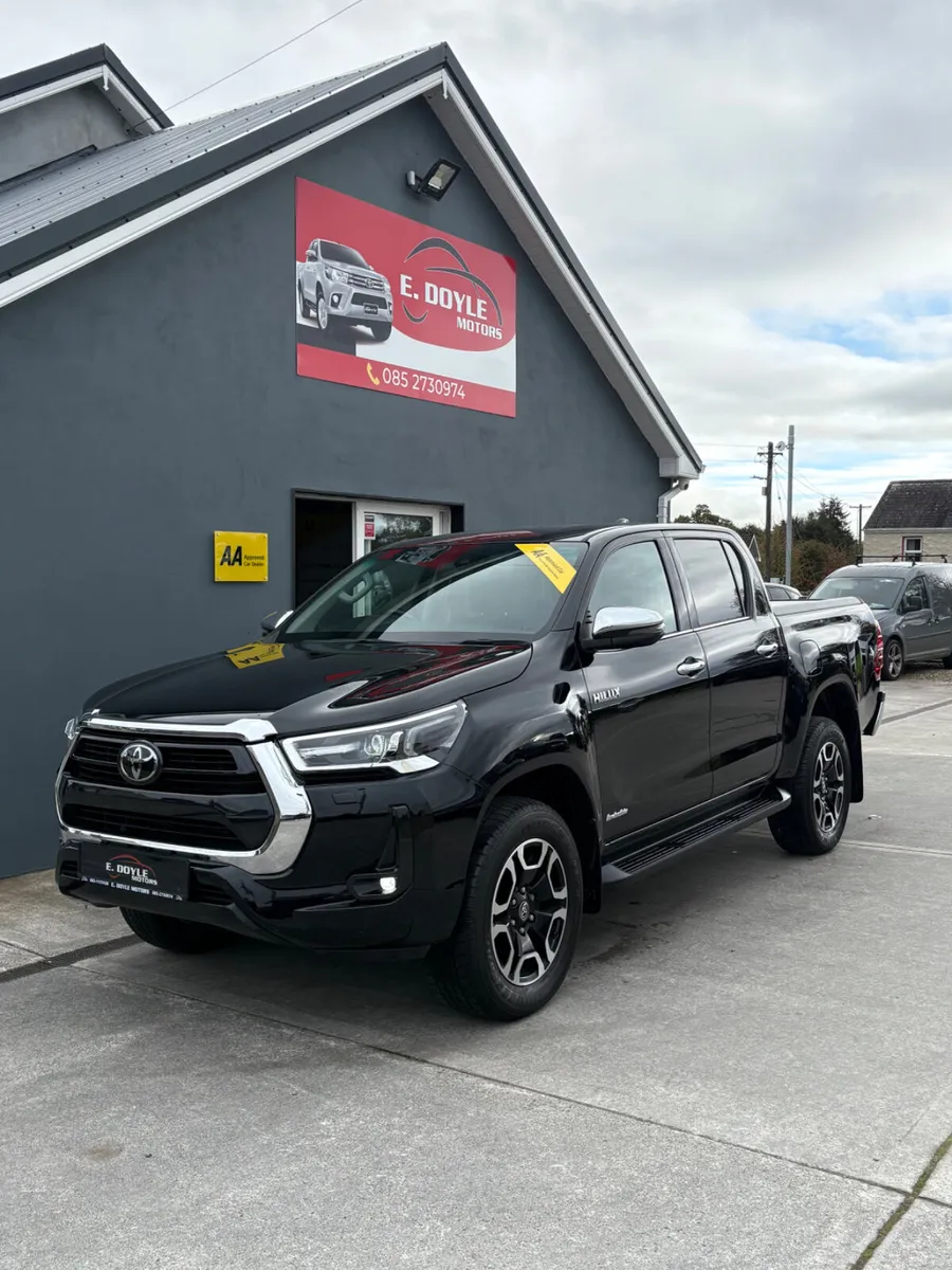 2024 Toyota Hilux Invincible - Image 3