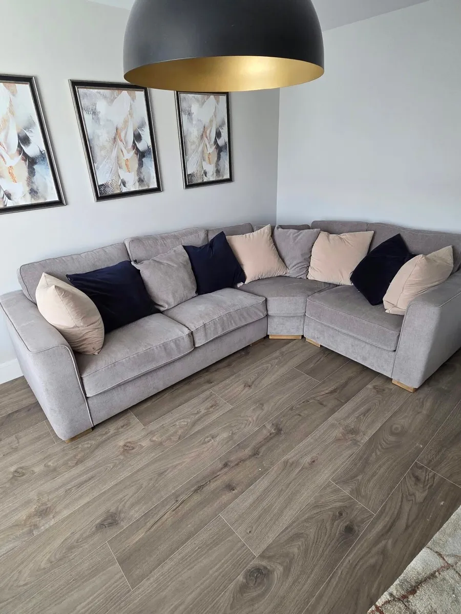 L-shaped corner sofa - Image 1