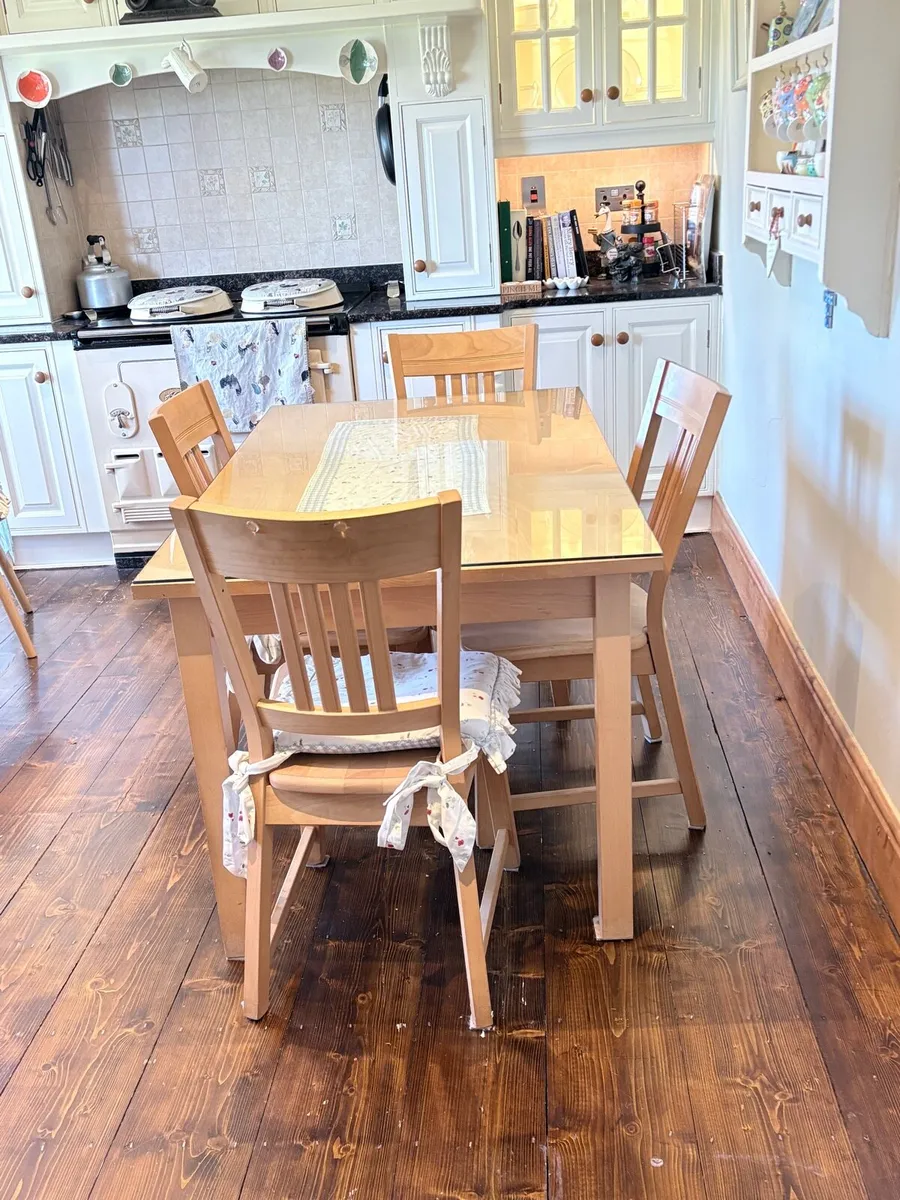 Kitchen table and 4 chairs  t