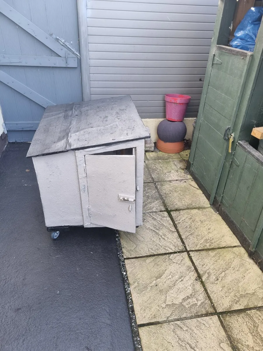 Cat / Dog  House - Image 2