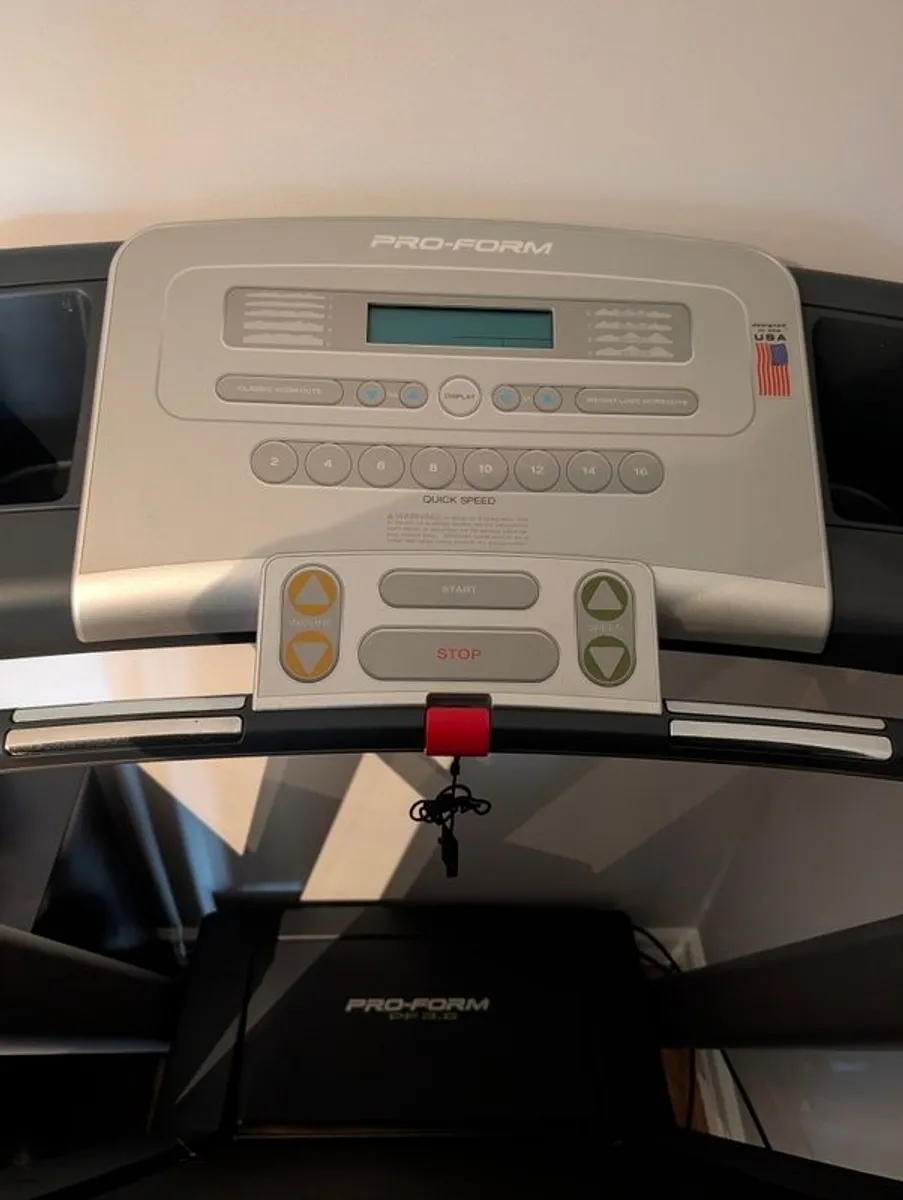 Pro form 3.6 treadmill foldable - Image 2