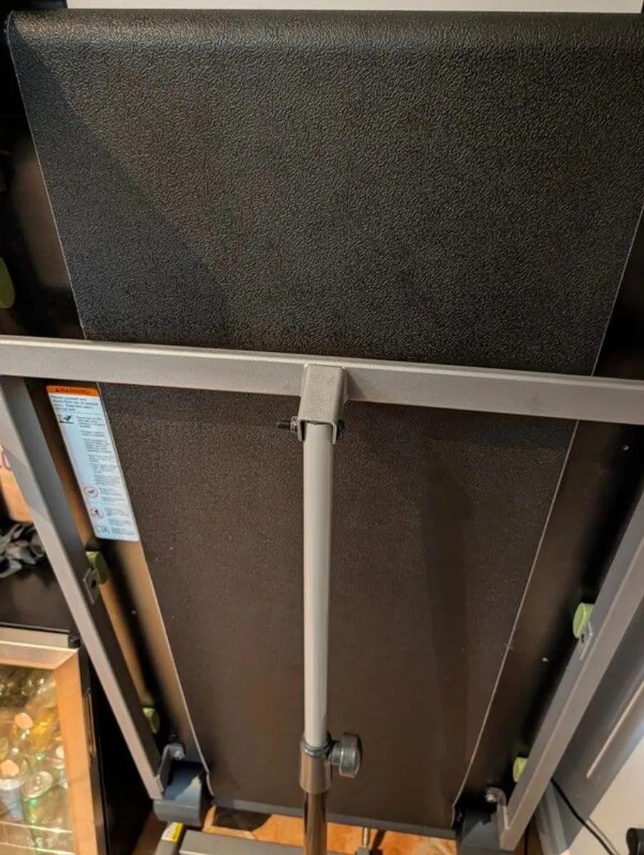 Pro form 3.6 treadmill foldable - Image 3