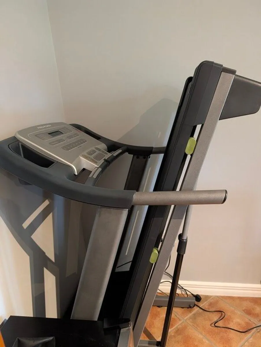 Pro form 3.6 treadmill foldable - Image 4