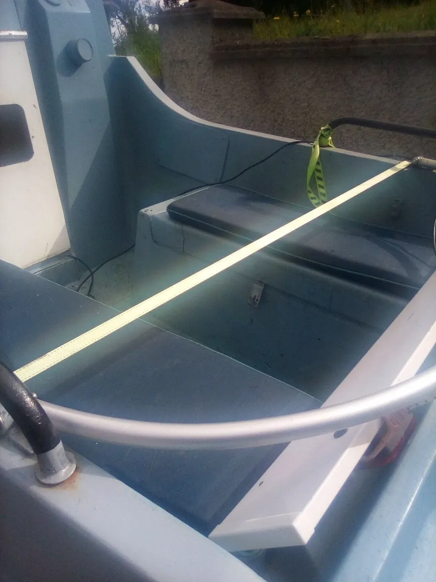 Boat and trailer  and cover - Image 4