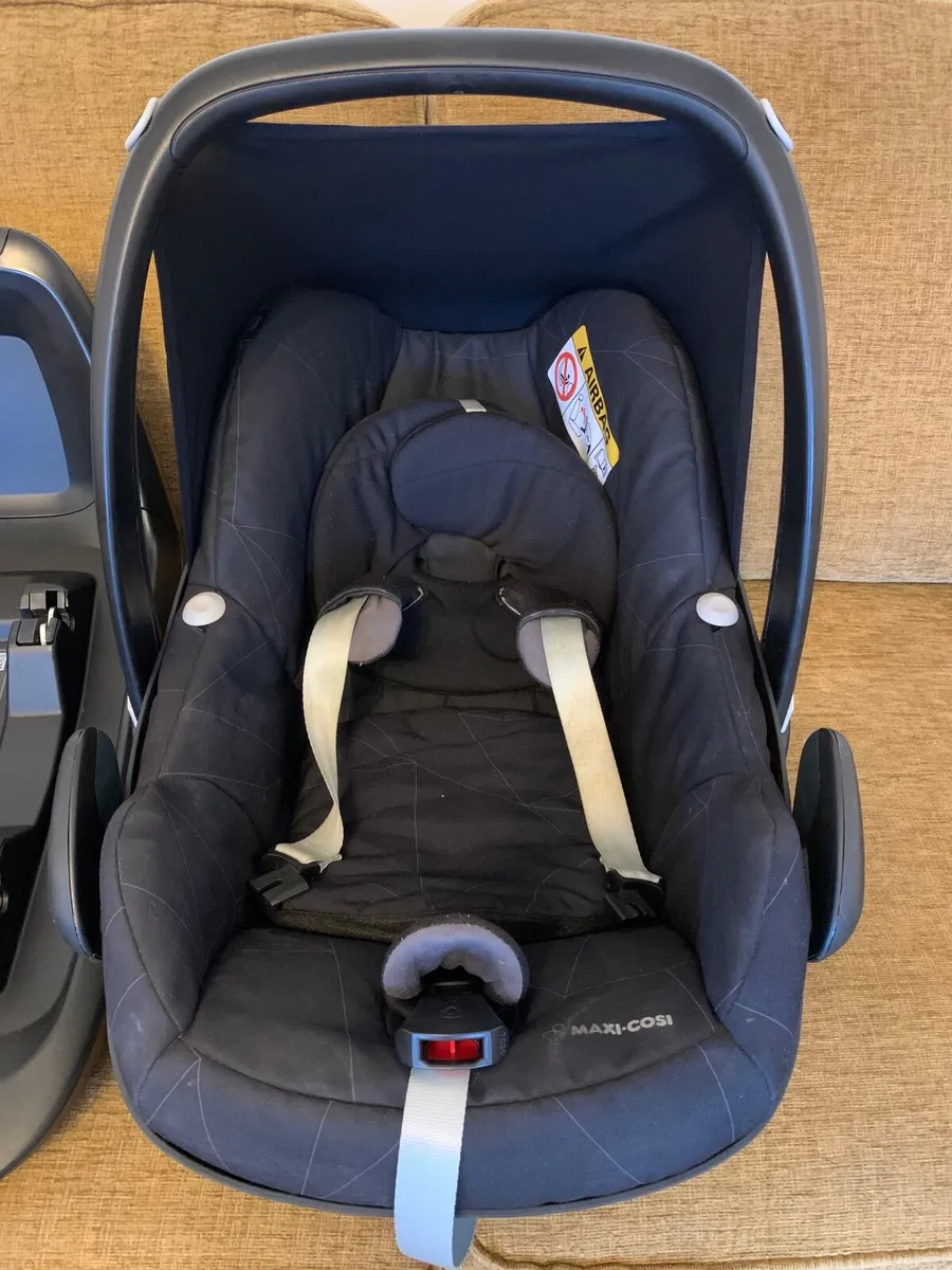 Maxi Cosi seat + 2 Way Isofix Base - Image 2