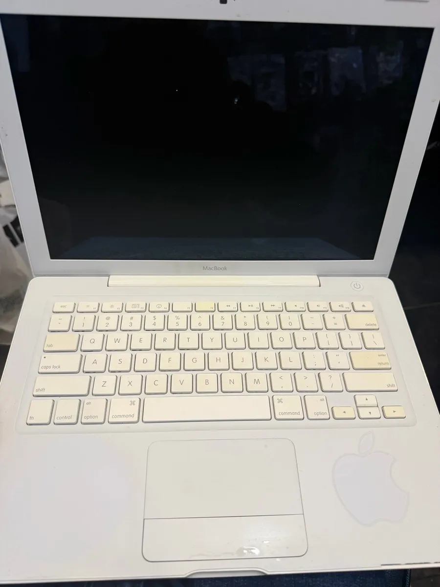 Apple Mac book early 2009 - Image 4