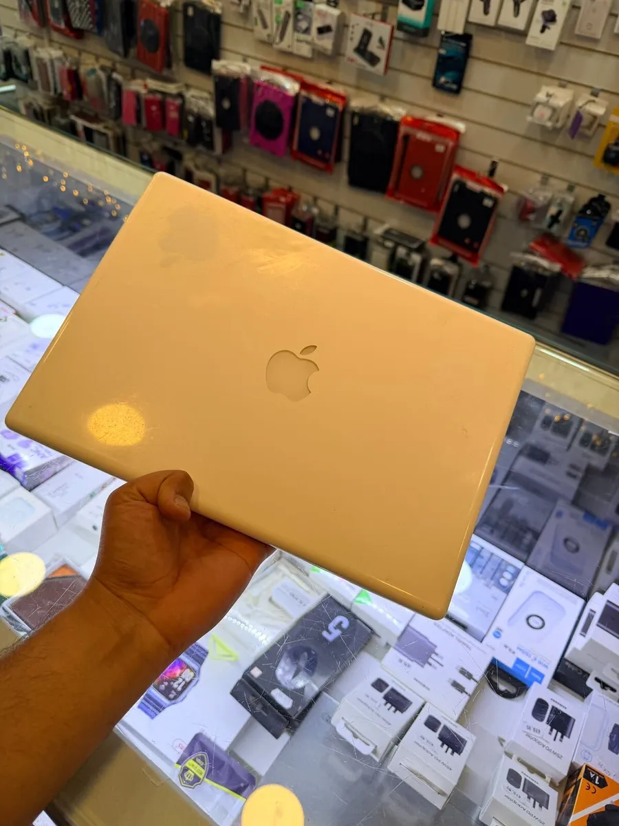 Apple Mac book early 2009 - Image 1