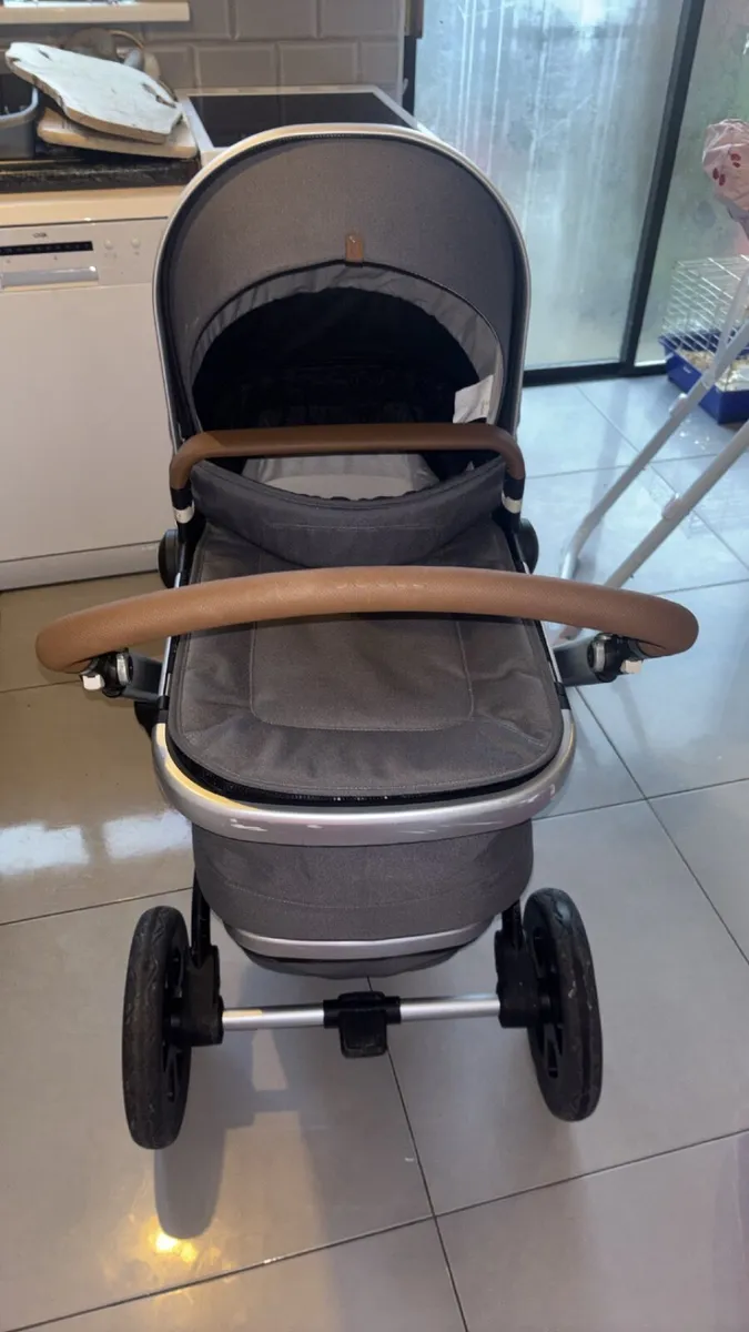 Joolz Day 4 Travel system buggy - Image 1