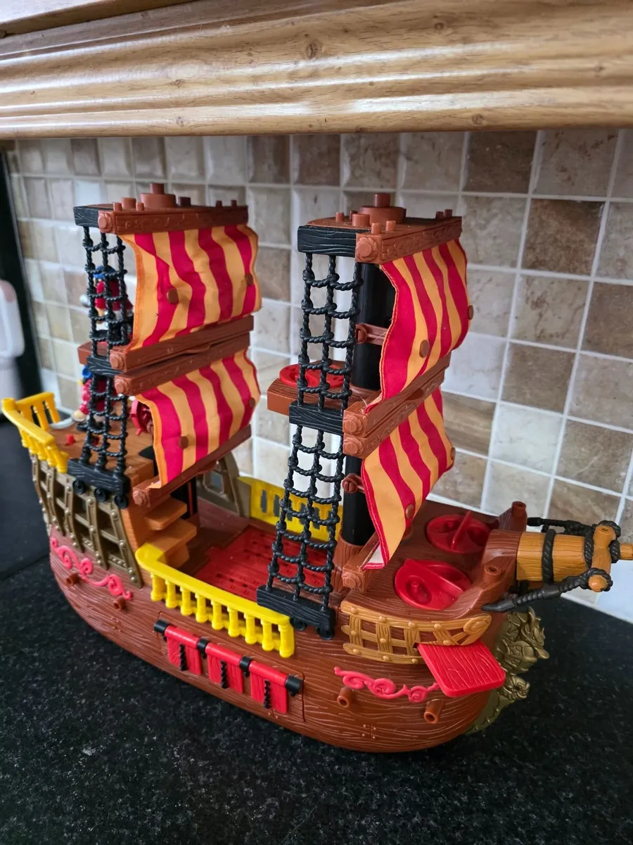 Fisher price pirate boat - Image 4