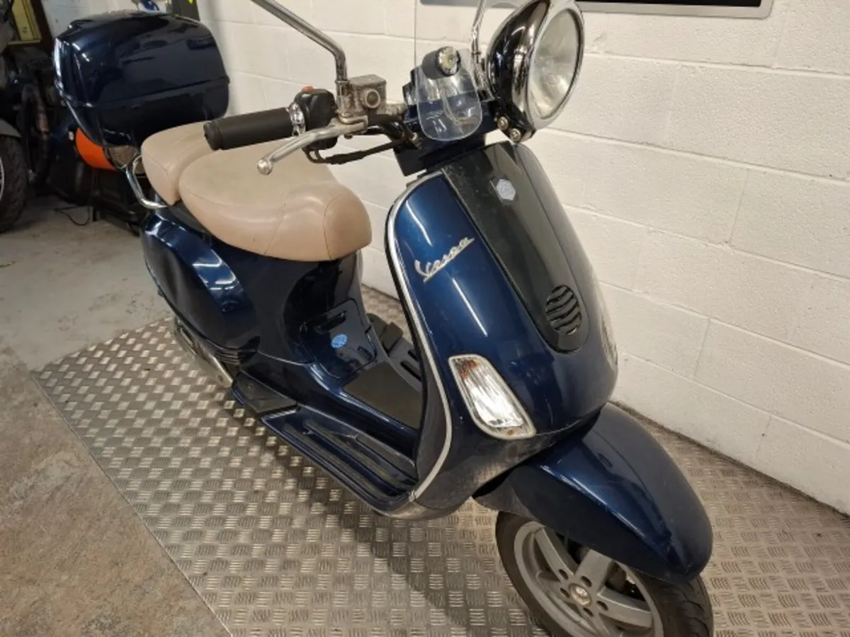 Vespa LVX 125  2012 - Image 2