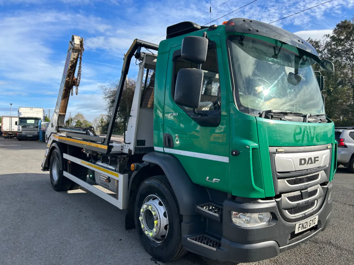 2021 Daf lf 230 18 ton skip loader with cover - Image 3