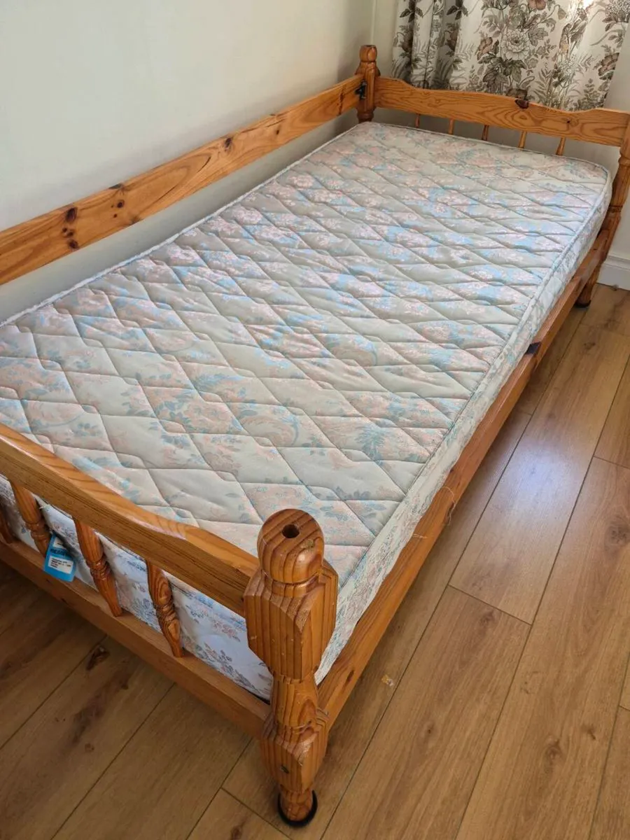 Bed frame - Image 1