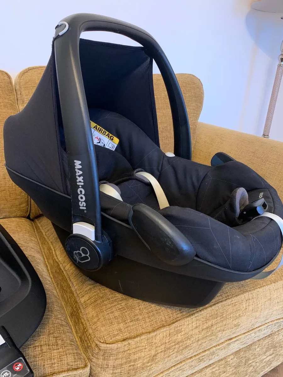Maxi Cosi seat + 2 Way Isofix Base - Image 4