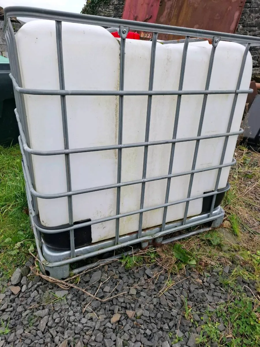 1000 litres plastic ibc tank - Image 1