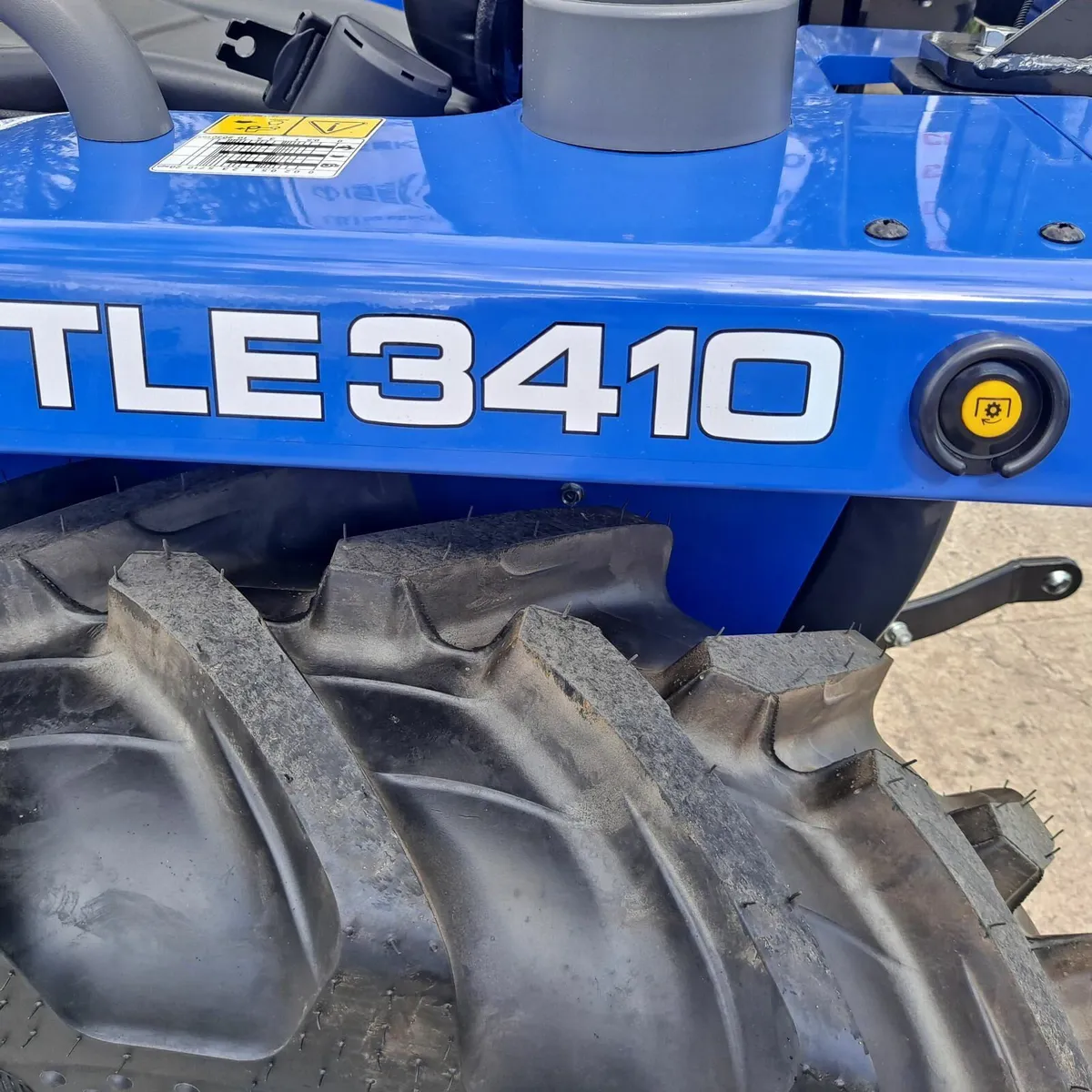 Iseki TLE3410 compact tractor - Image 4