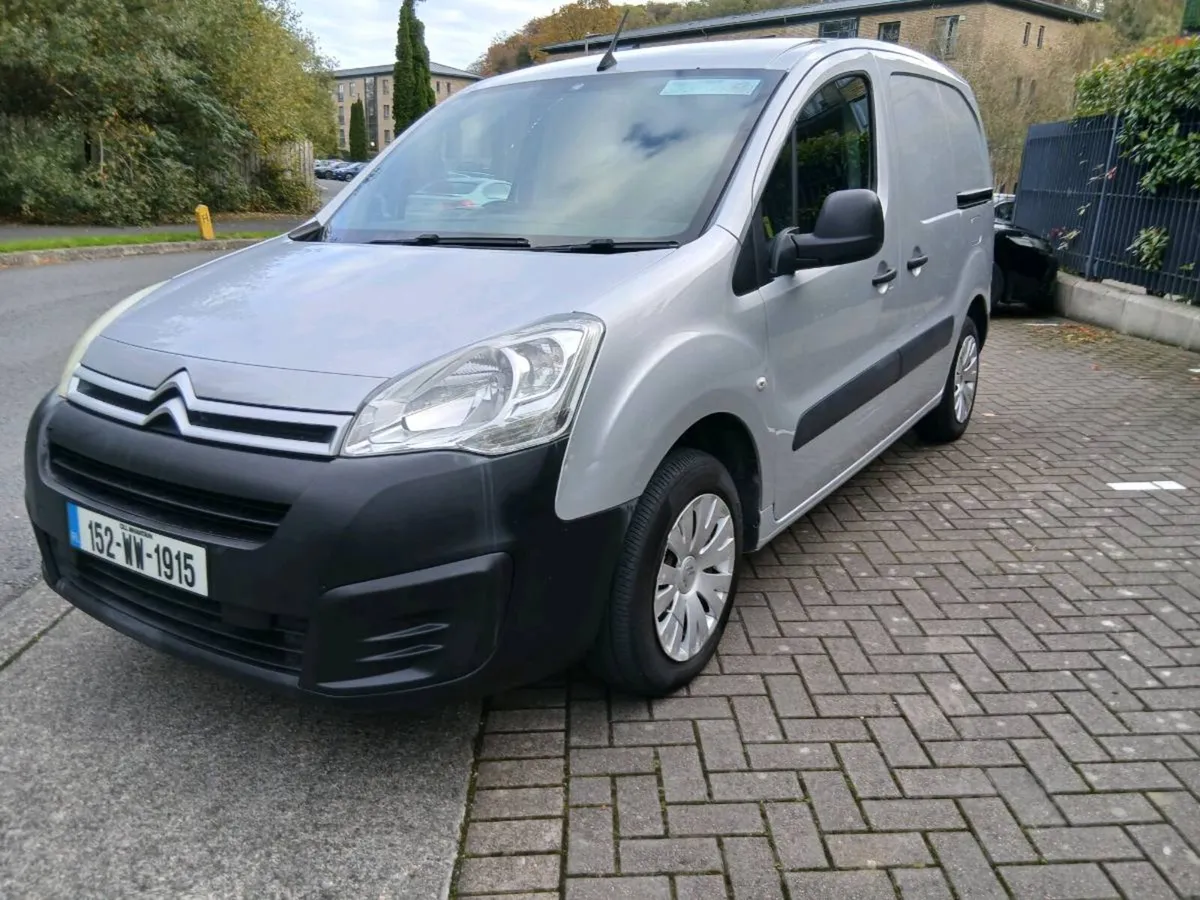 152 citroen Berlingo 3 seater cvrt 7/27 tax 8/27 - Image 1