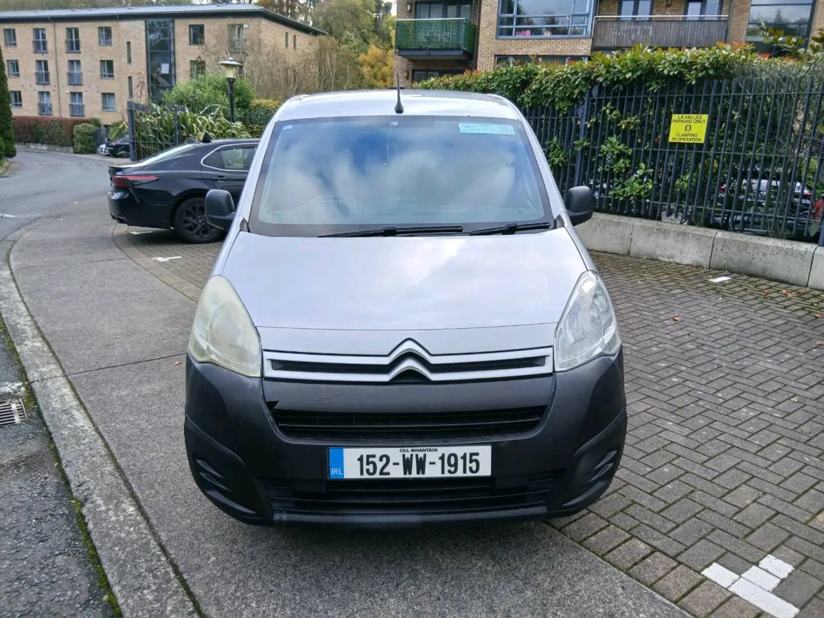 152 citroen Berlingo 3 seater cvrt 7/27 tax 8/27 - Image 3