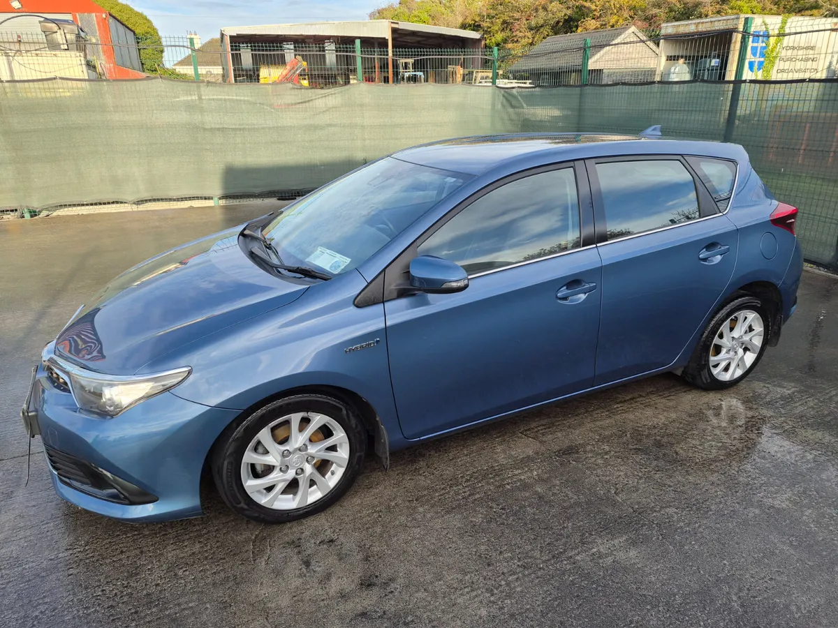 172 Toyota Auris  Luna  Hybrid  Automatic - Image 1