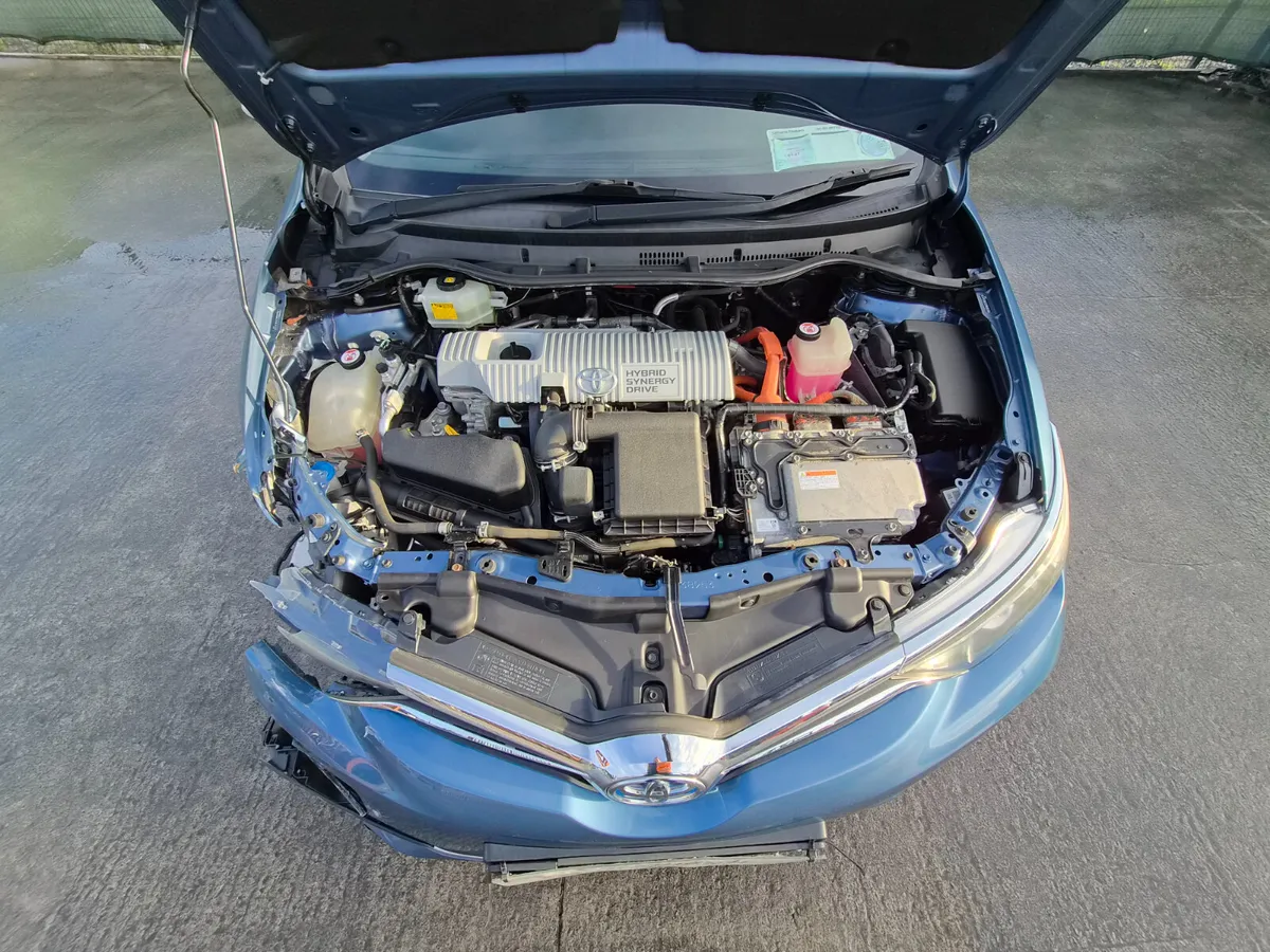 172 Toyota Auris  Luna  Hybrid  Automatic - Image 4