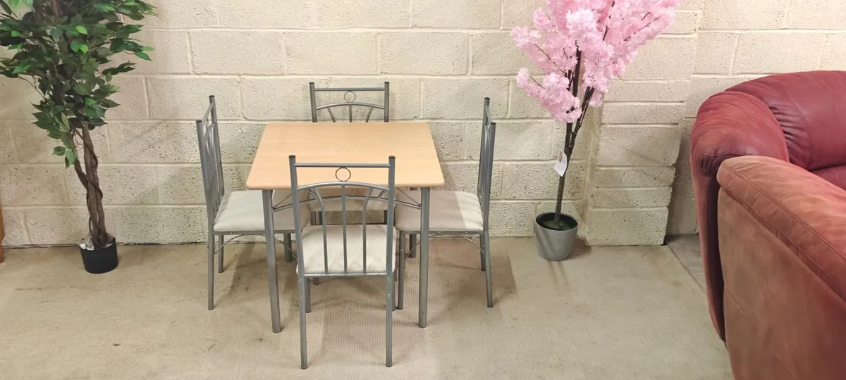 Table + 4 Chairs - Image 2