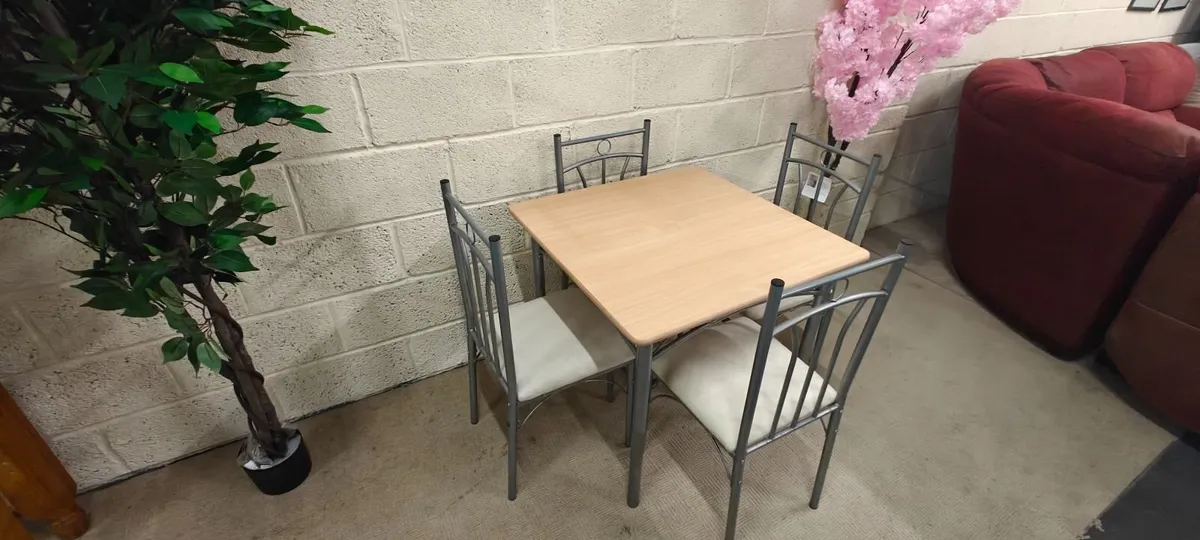 Table + 4 Chairs - Image 3