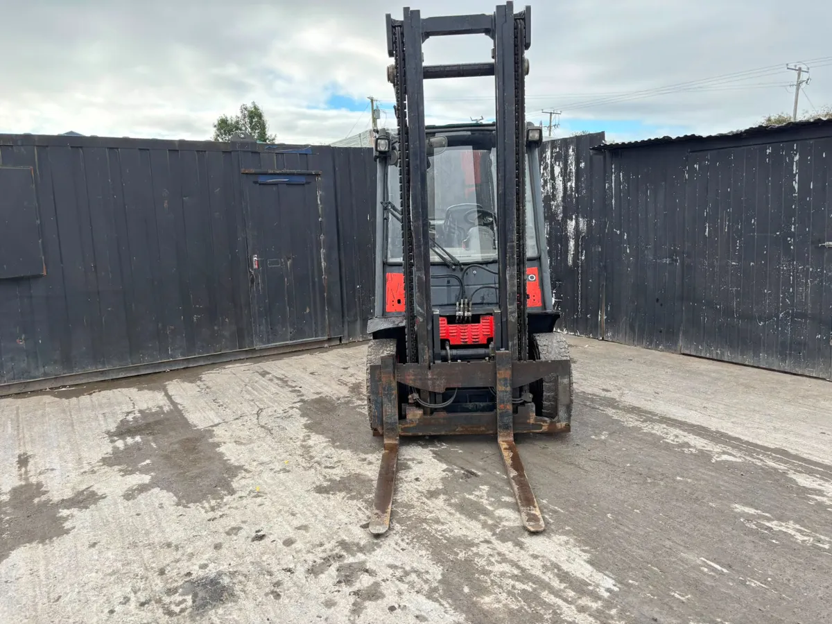 Linde H-Series diesel counterbalanced forklift - Image 2