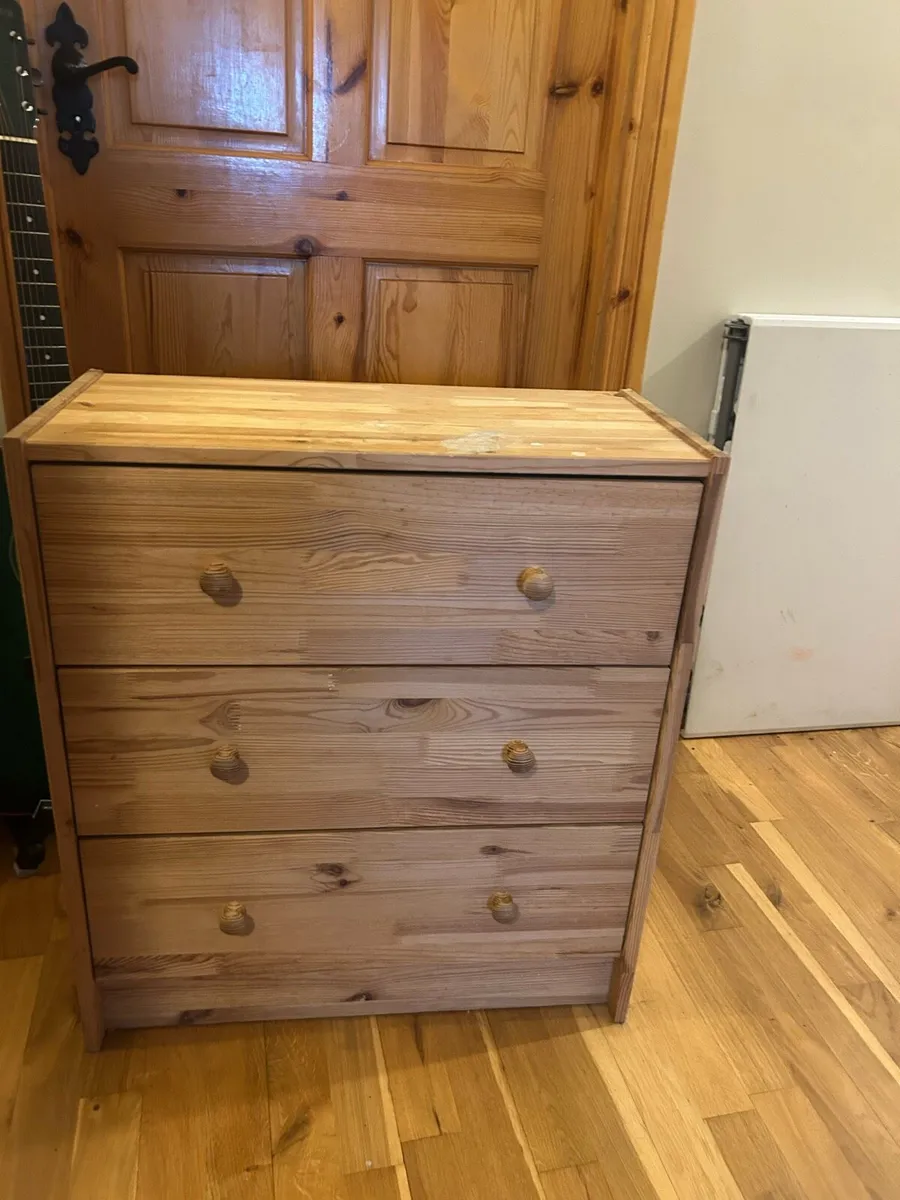 Chest of drawers