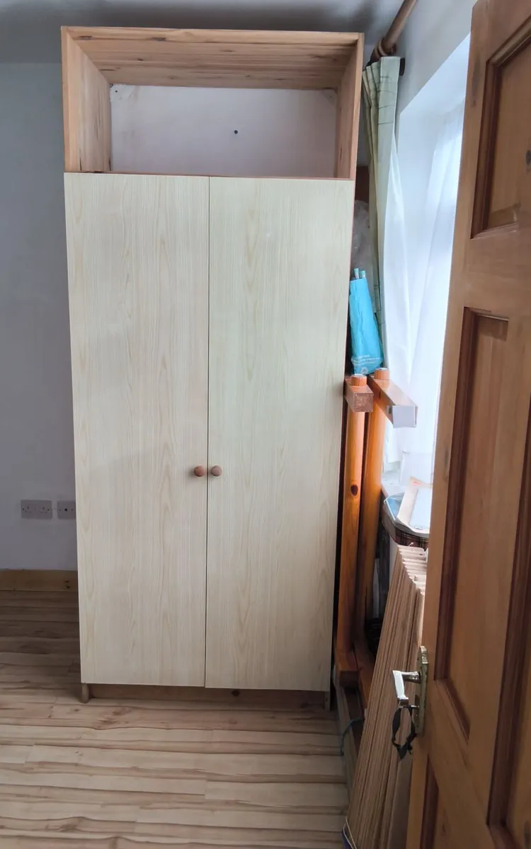 Solid pine wardrobe built-in - Image 1