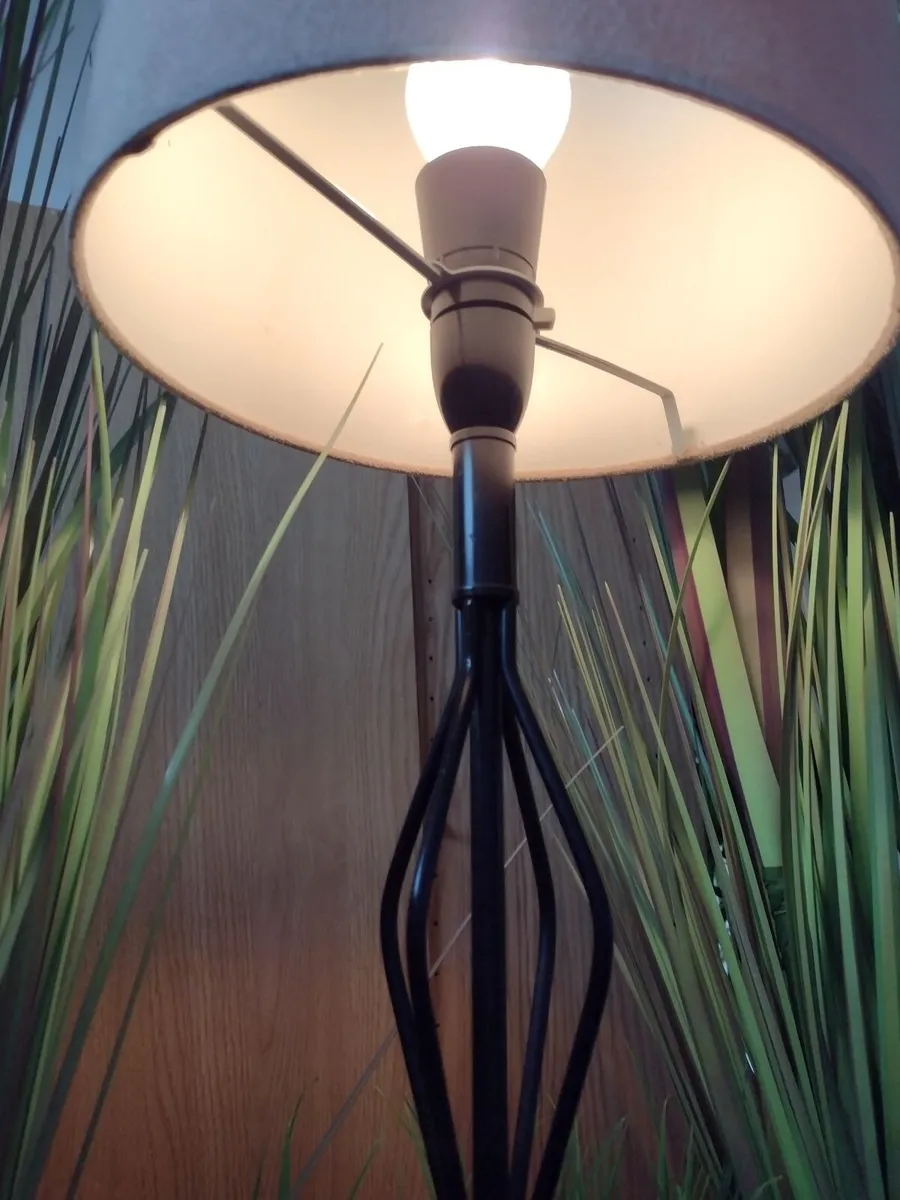 Heavy wrought iron table lamp - Image 4