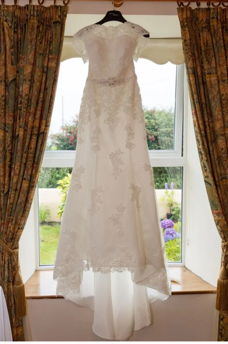Wedding dress and veil - Image 2