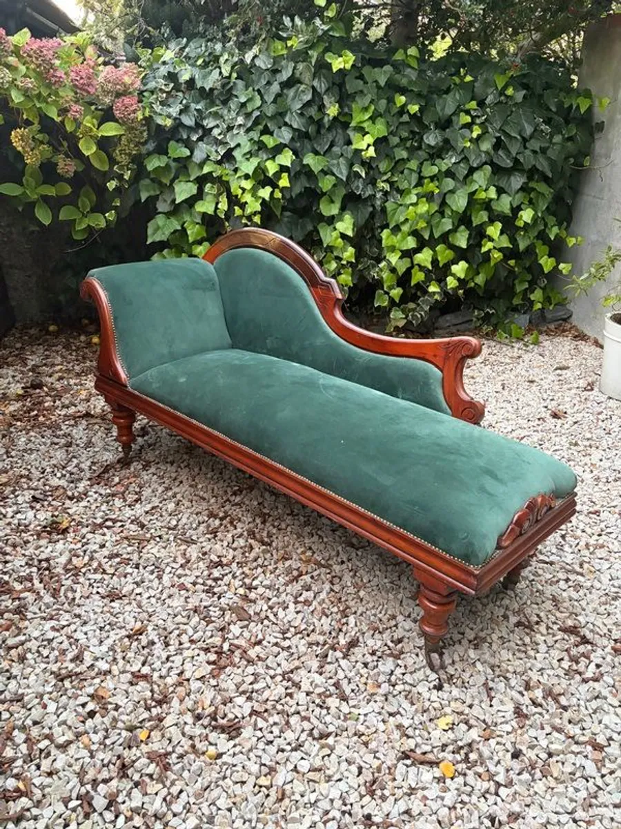 Victorian Style Chaise Longue