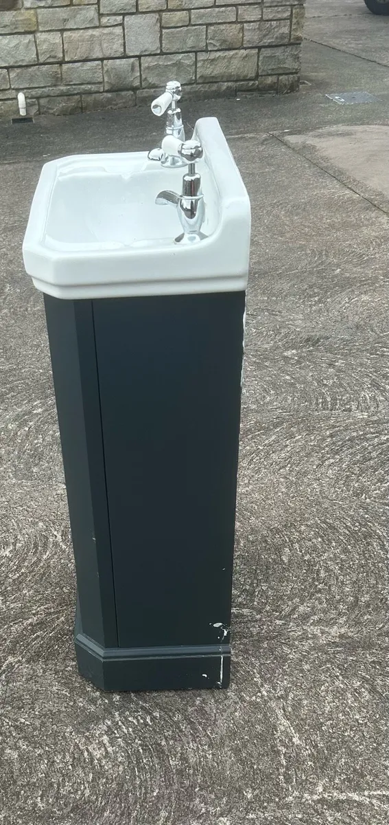 Vanity unit with sink - Image 3